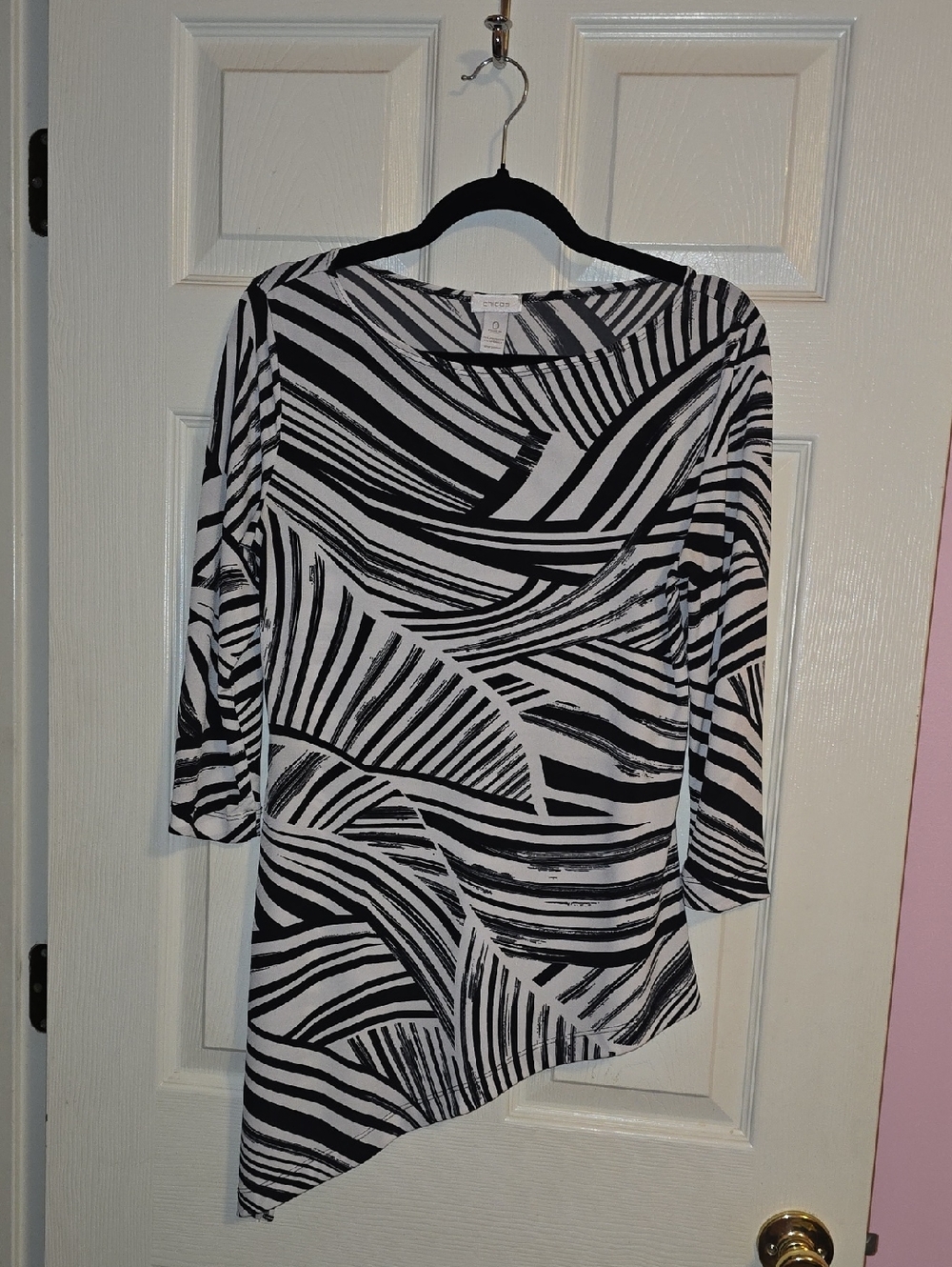 Chico's Black and White Brushstroke Scoop Neck Top